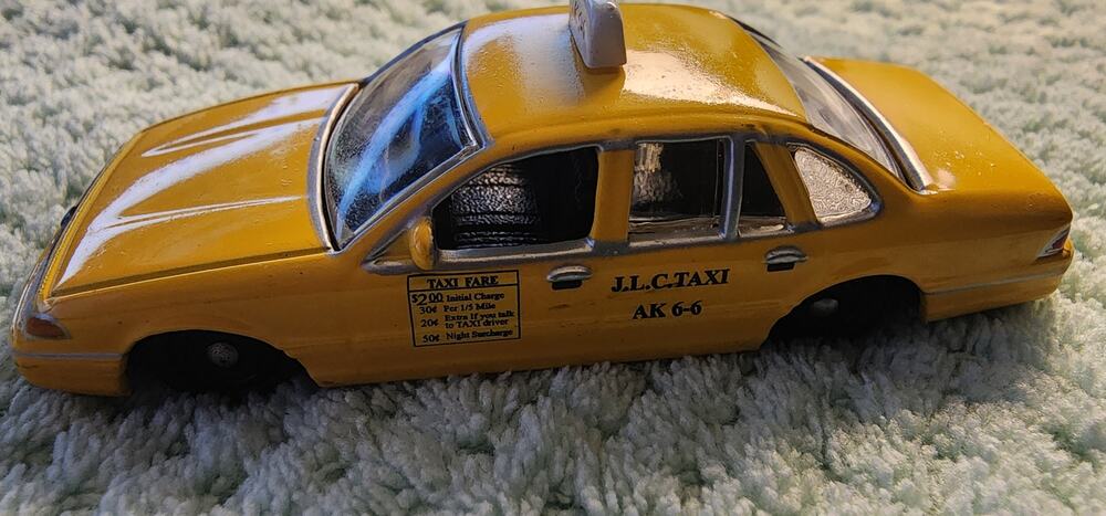 Johnny Lightning 1997 Ford Crown Victoria JLC Taxi AK-6-6 1:64 Diecast
